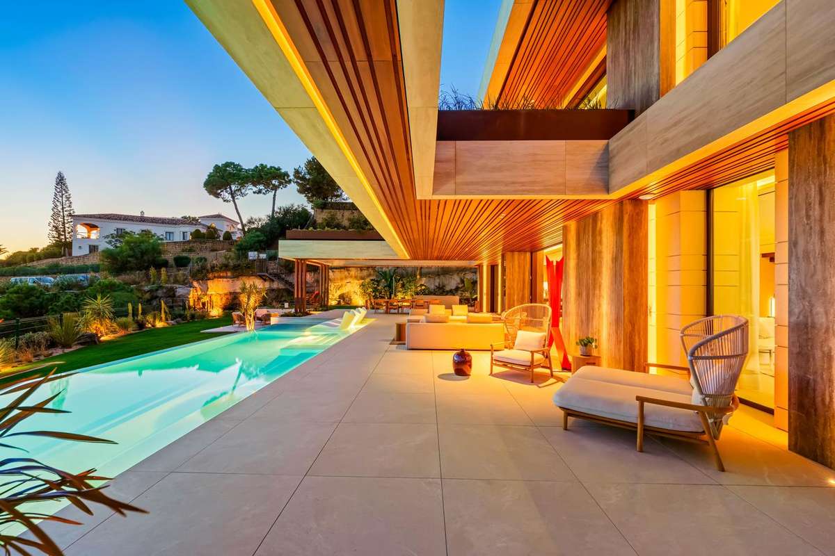 Detached Villa of 6 bedrooms