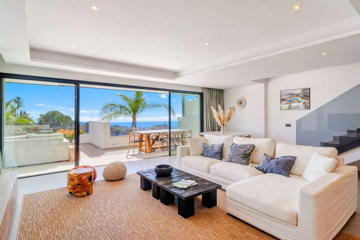 Top Floor Apartment of 4 bedrooms in Estepona