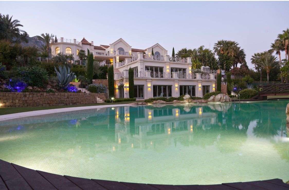 Detached Villa of 10 bedrooms
