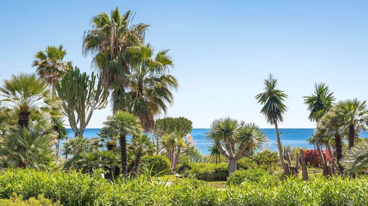 Apartamento en primera línea de playa en Estepona