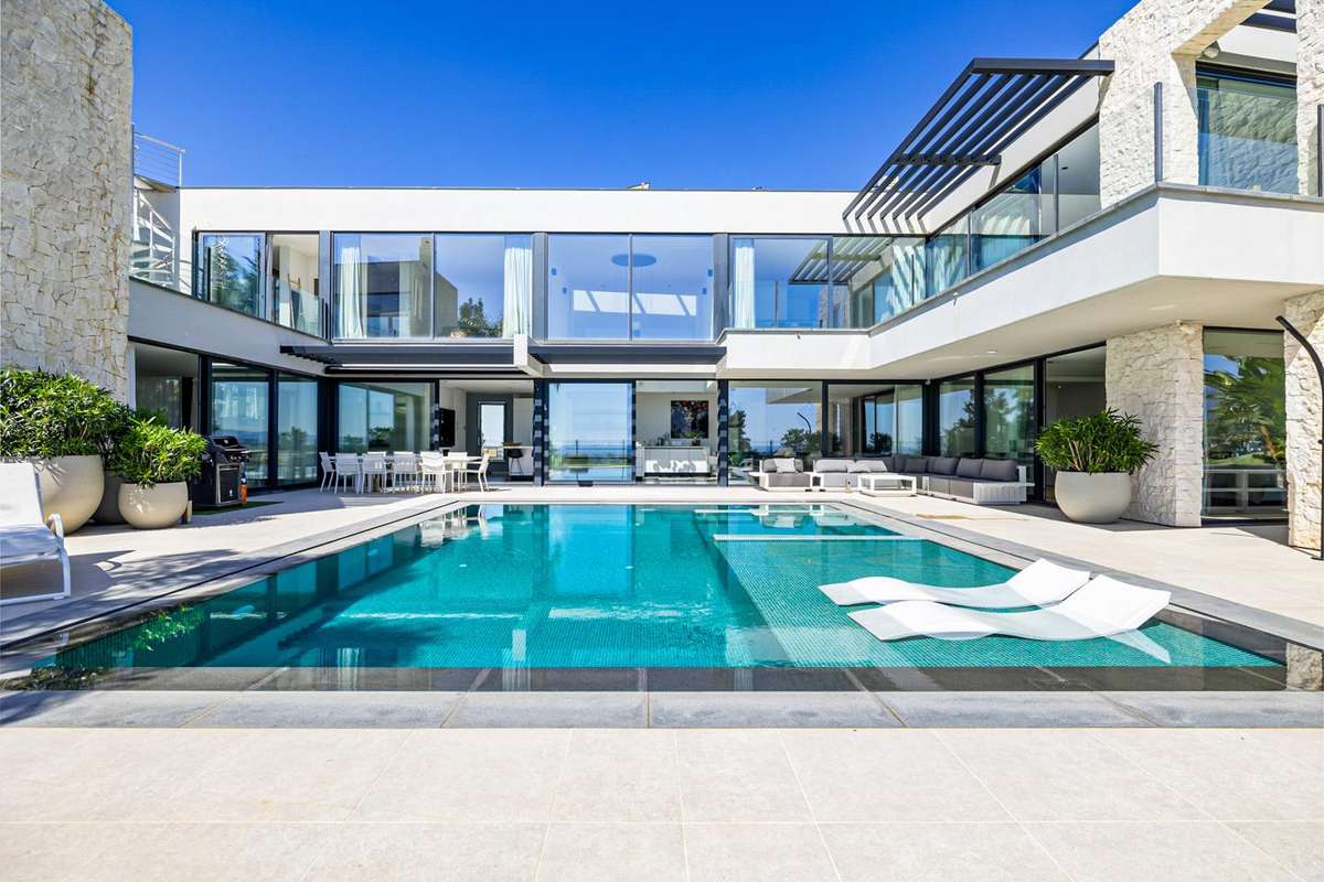 Detached Villa of 5 bedrooms