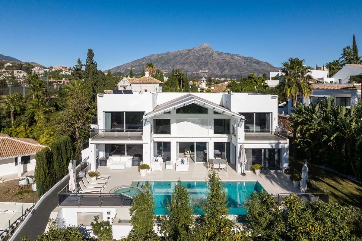 Villa con doble altura en Marbella