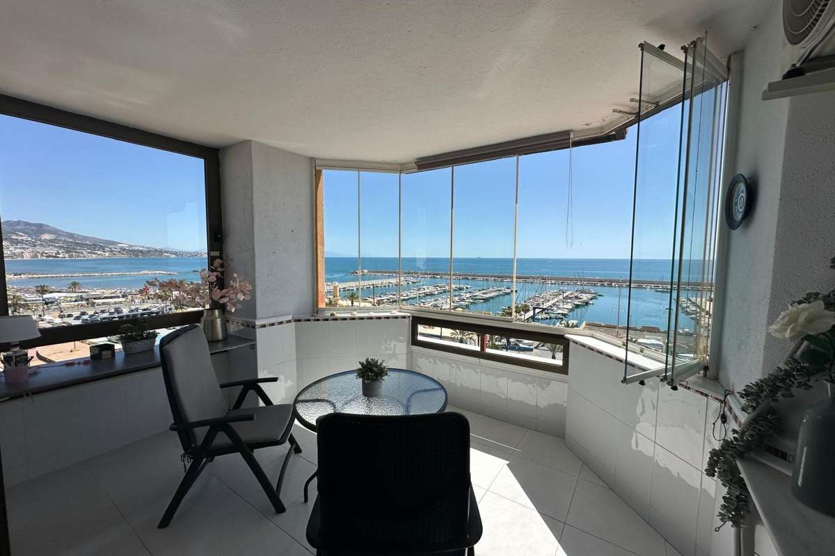 Frontline beach apartment in Fuengirola
