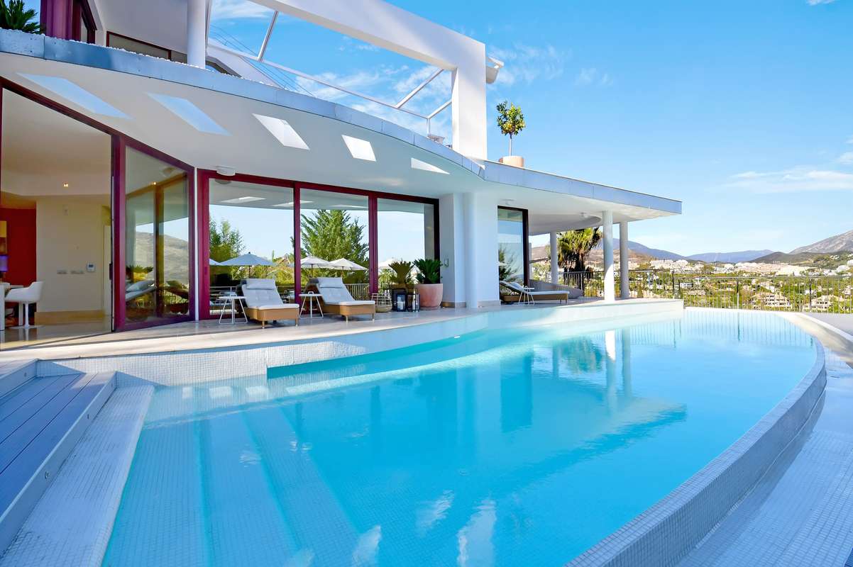 Mountain view villa in Marbella