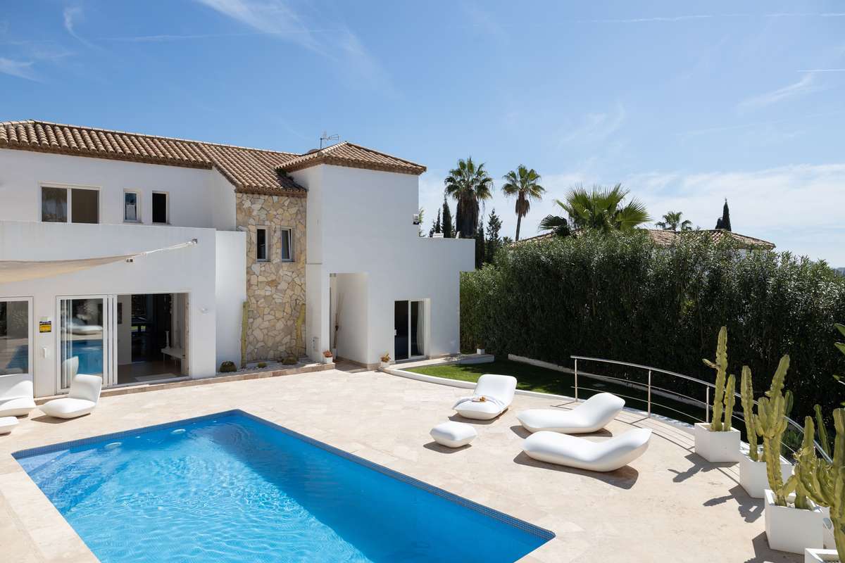 Villa junto a campo de golf en Marbella