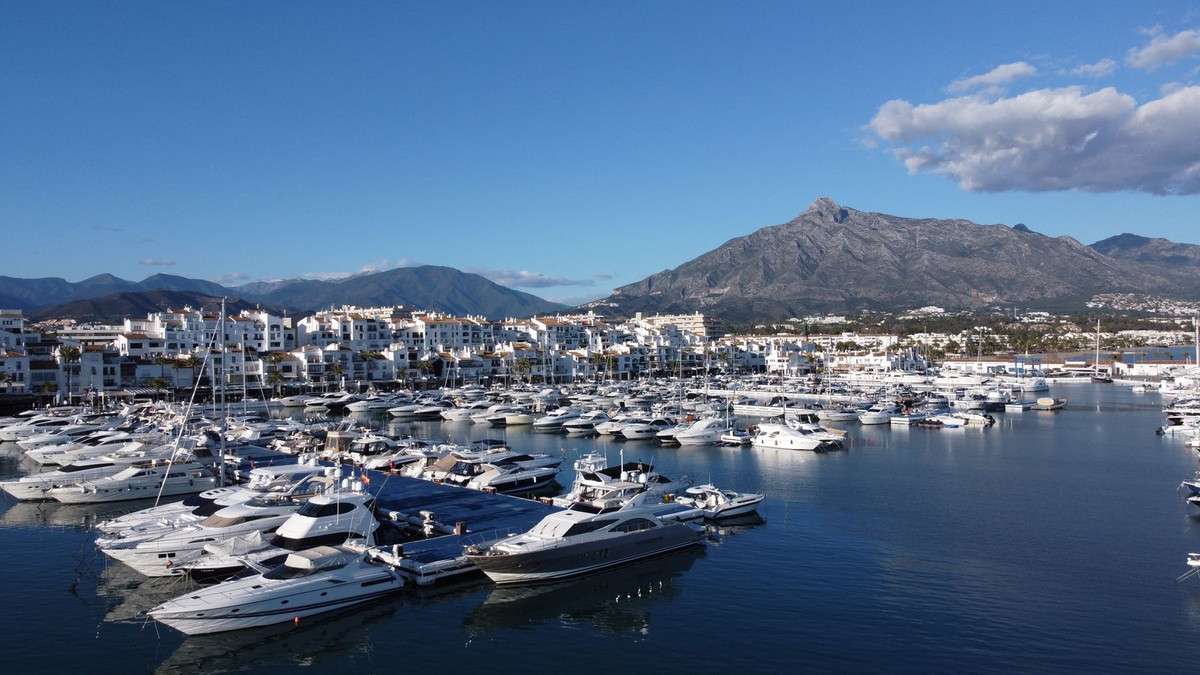 Apartamento con vistas al puerto en Marbella