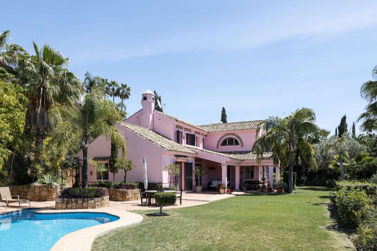 Detached Villa of 5 bedrooms