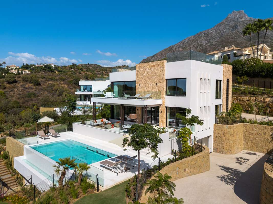 Detached Villa of 5 bedrooms