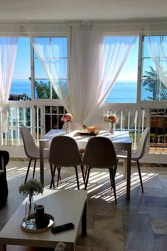 Beachfront apartment in Manilva