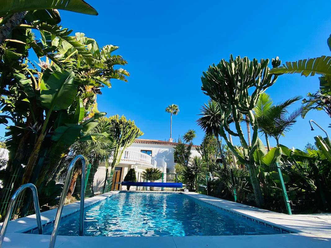 Villa with sea view in Marbella