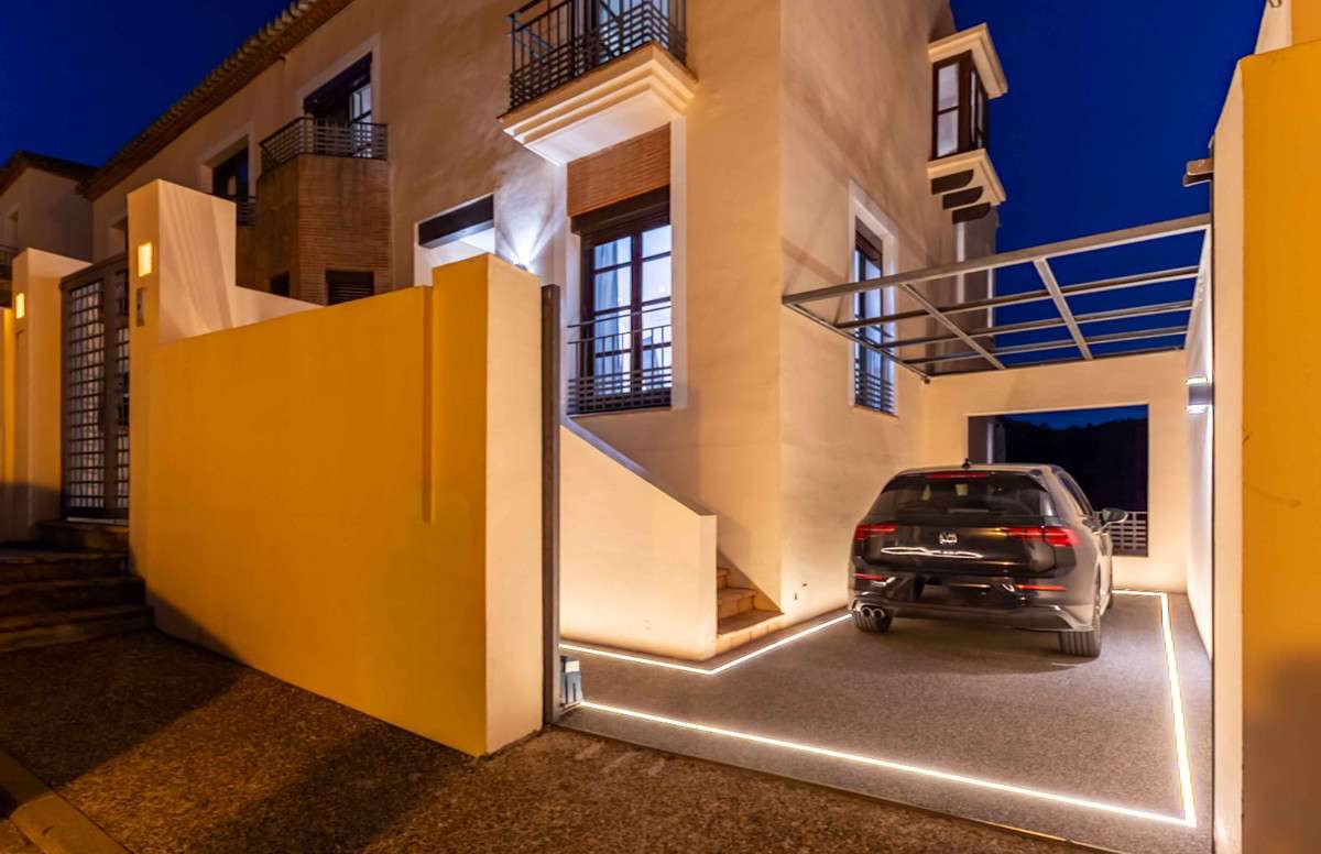 Townhouse with a view in Benahavís