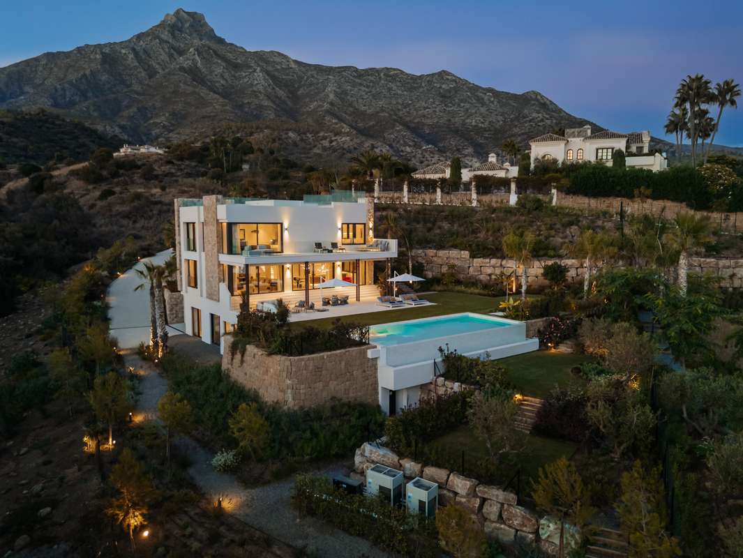 Detached Villa of 5 bedrooms