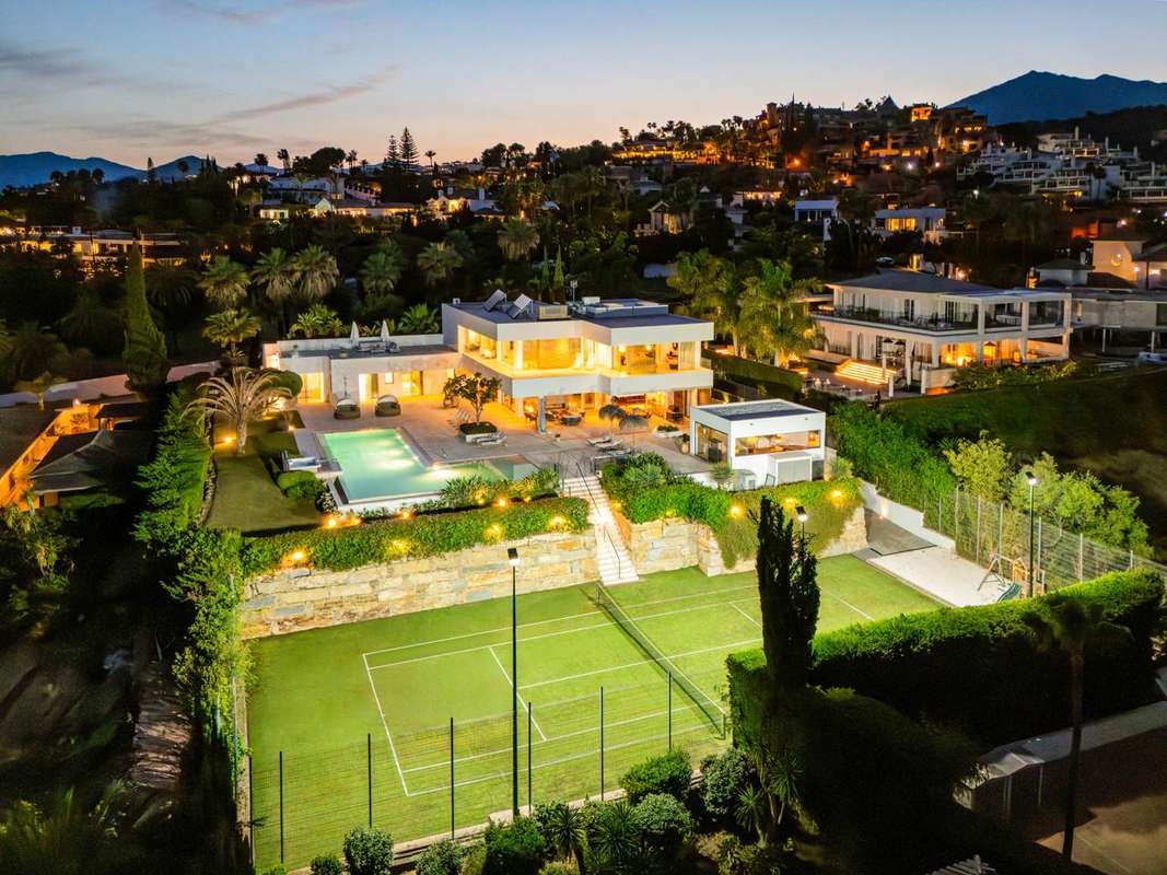 Detached Villa of 7 bedrooms