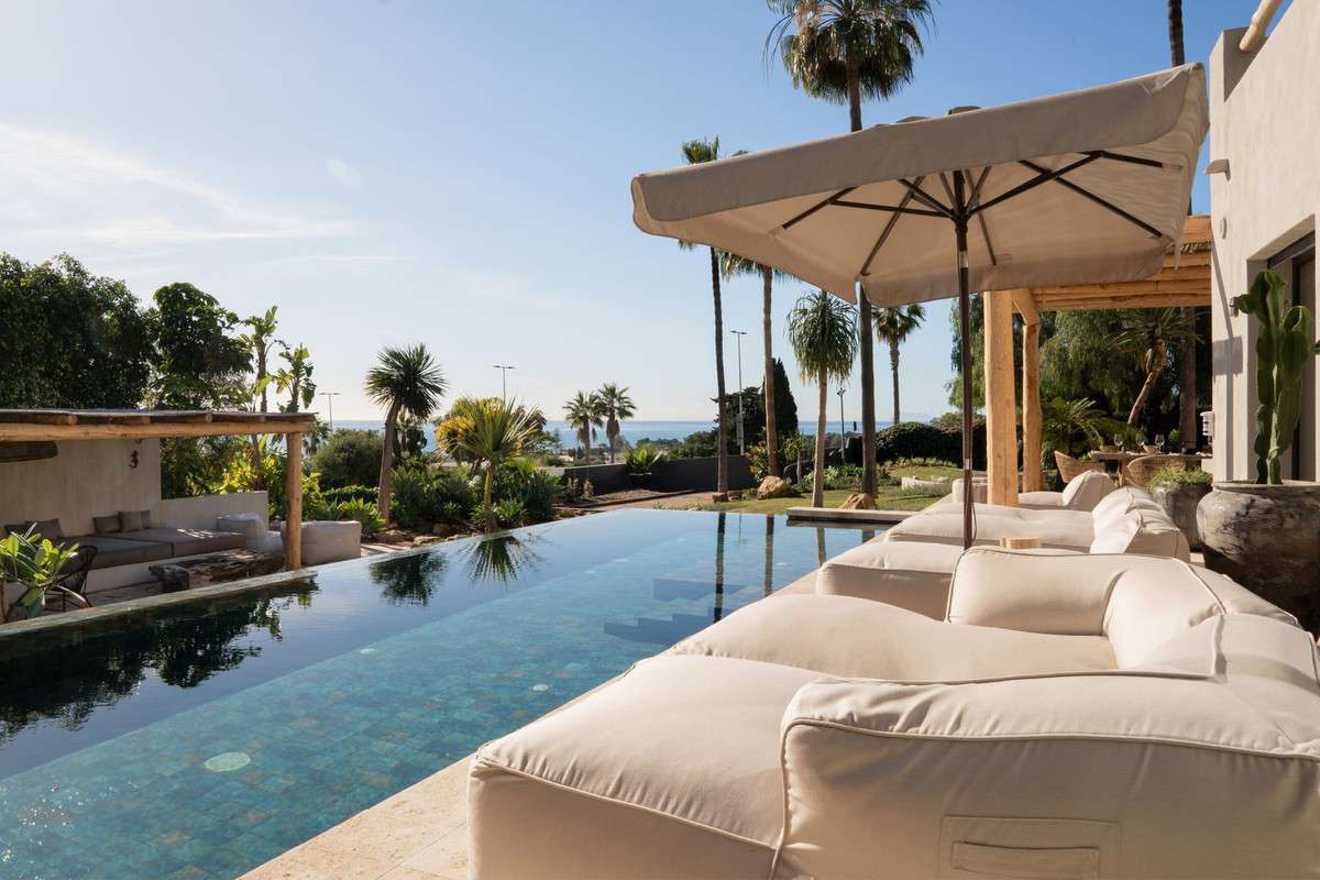 Detached Villa of 5 bedrooms