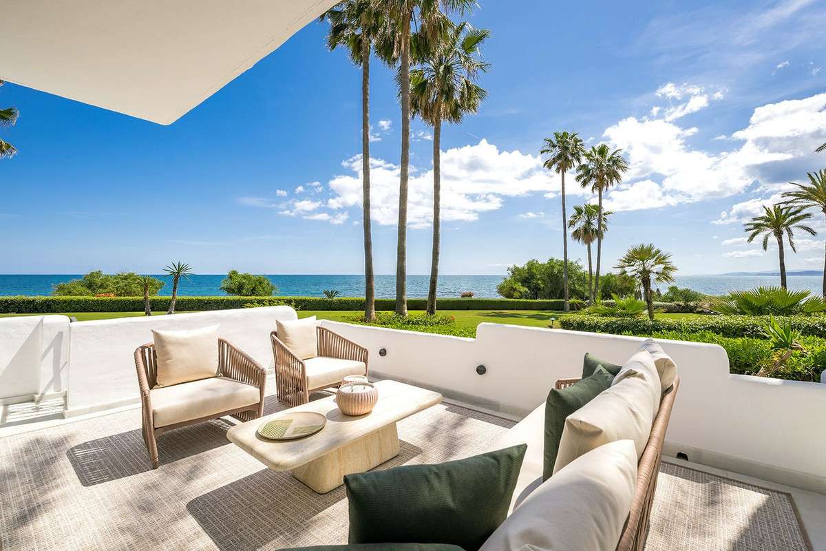 Apartamento en primera línea de playa en Estepona