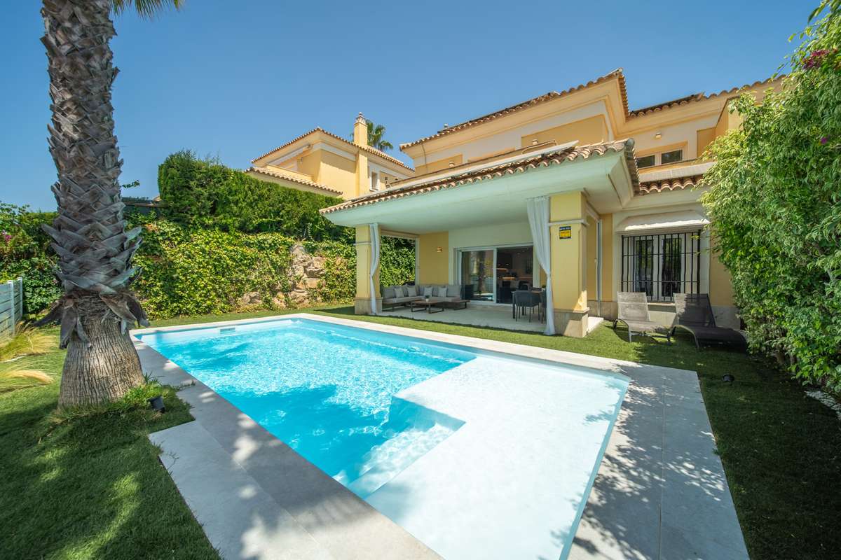 Semi-Detached Villa of 4 bedrooms