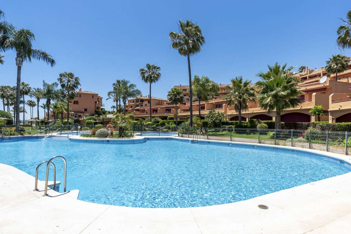 Apartamento en primera línea de playa en Estepona