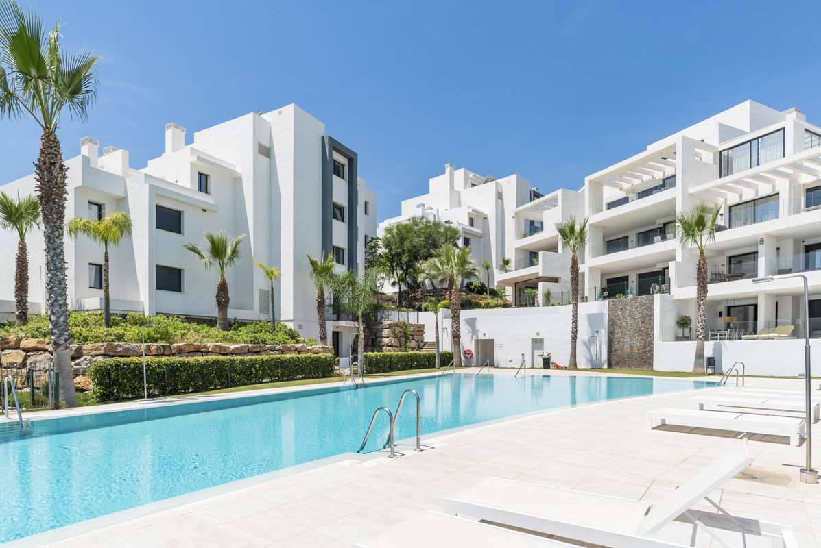 Apartment on the golf course in Estepona