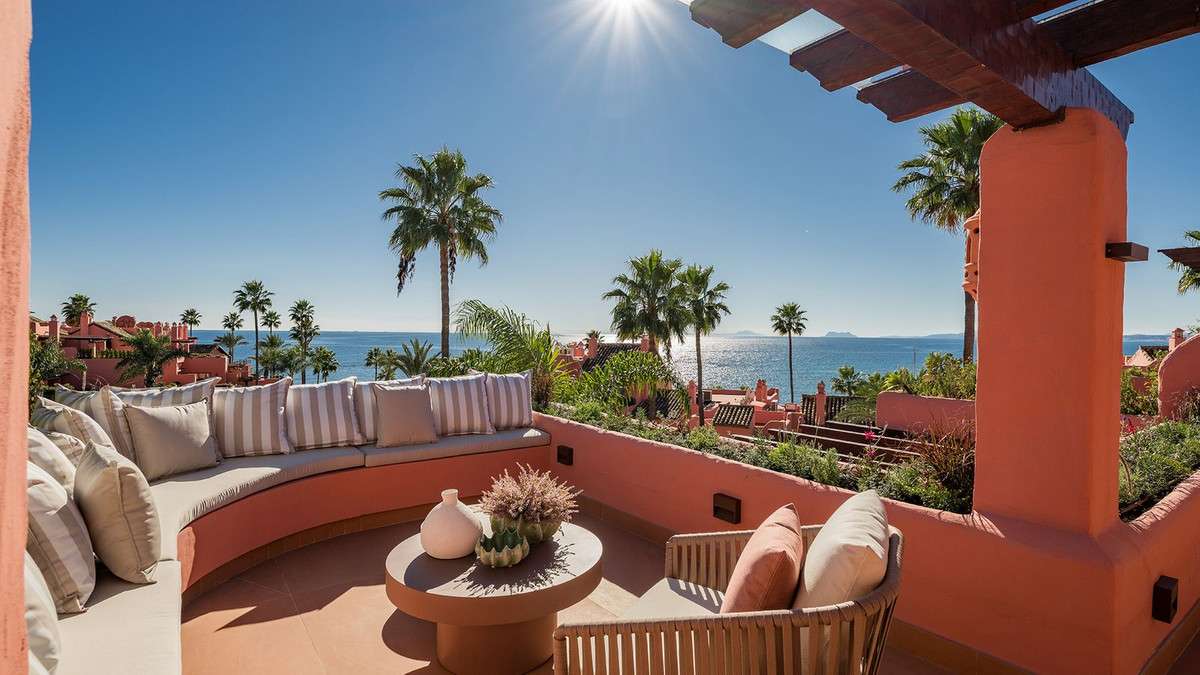 Ático con vistas al mar en Estepona
