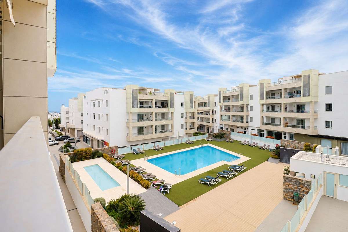 Apartment with pool views in Marbella