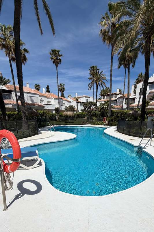 Apartment with 4 bedrooms in Marbella