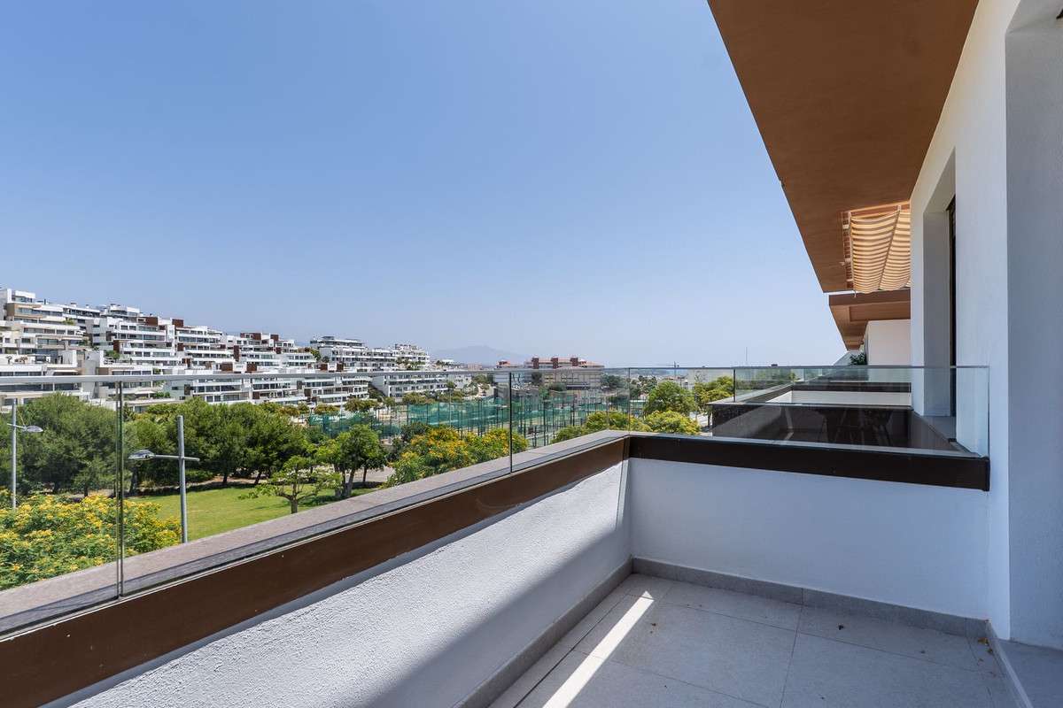 Middle Floor Apartment of 2 bedrooms in Estepona