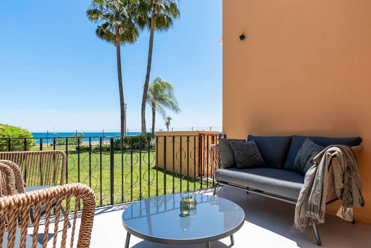 Exclusive Beachfront apartment  walking to the marina in Estepona