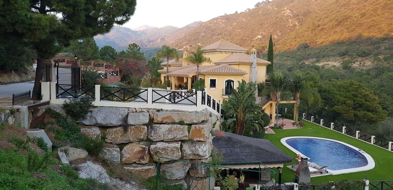 Villa with privacy in Benahavís