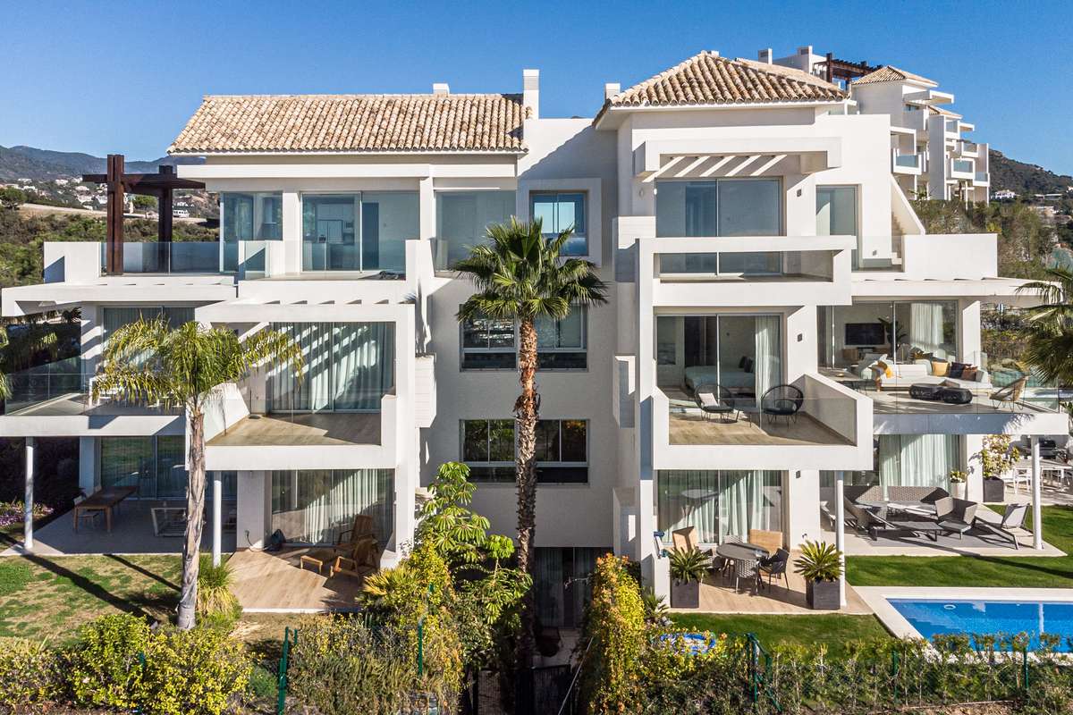 Apartamento con terraza en Benahavís