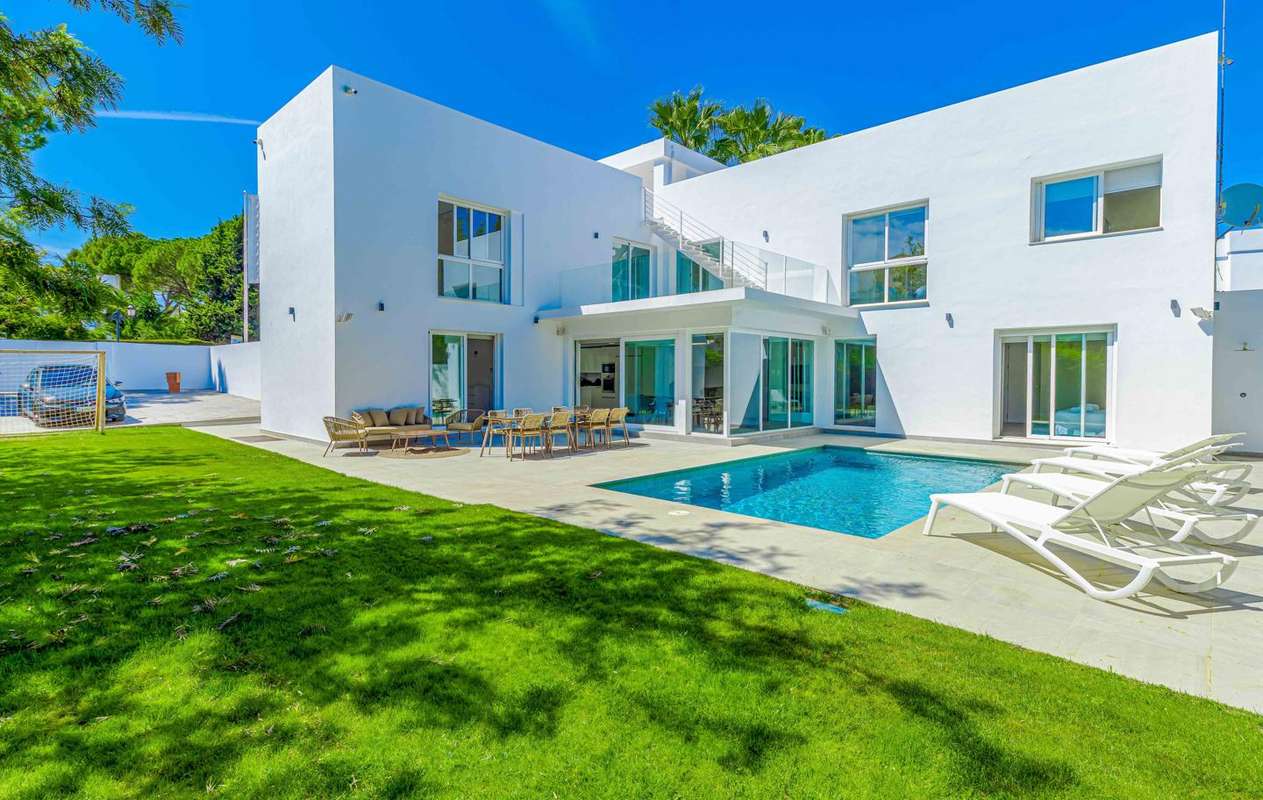 Detached Villa of 6 bedrooms