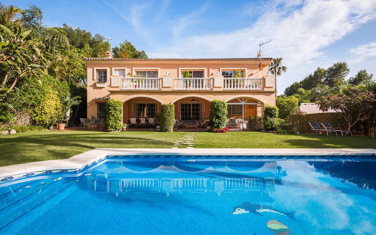 Detached Villa of 5 bedrooms