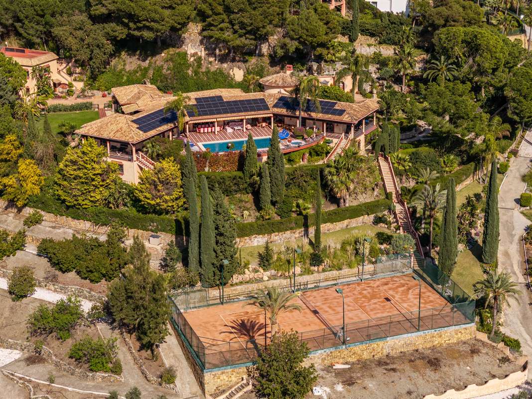 Villa with garden in Benahavís