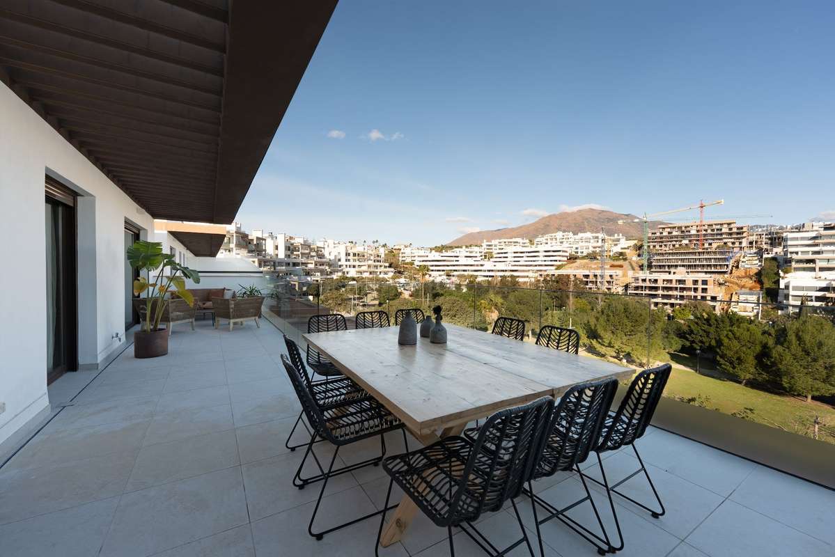 Luxury New Build Apartment with Private Solarium in Las Mesas, Estepona Price Drop