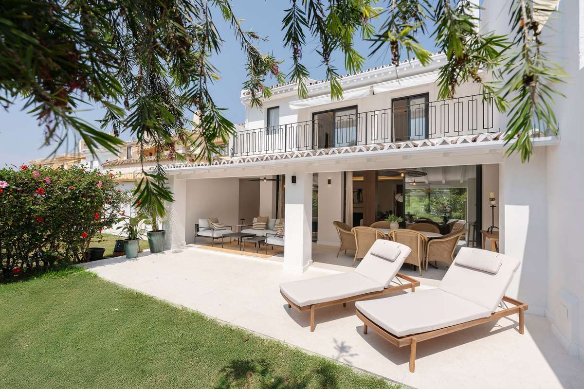 Townhouse in the golf valley in Marbella