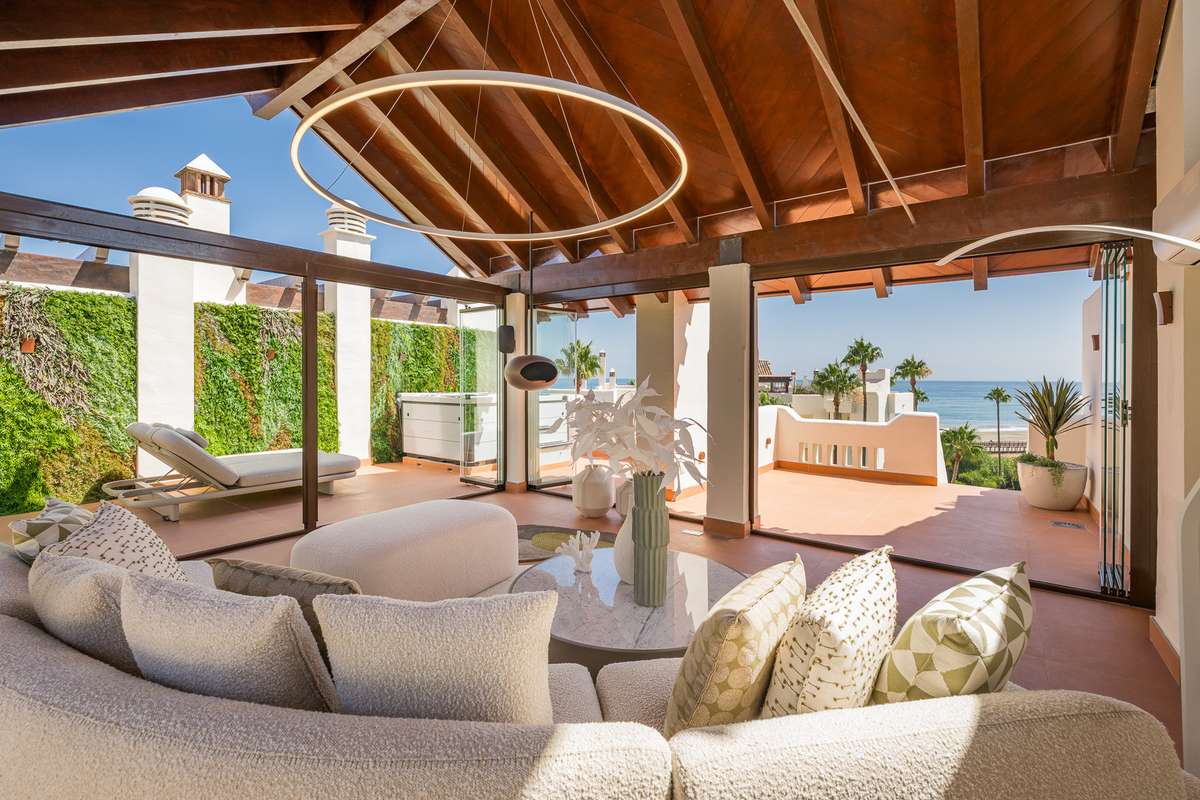 Ático con vistas al mar en Estepona