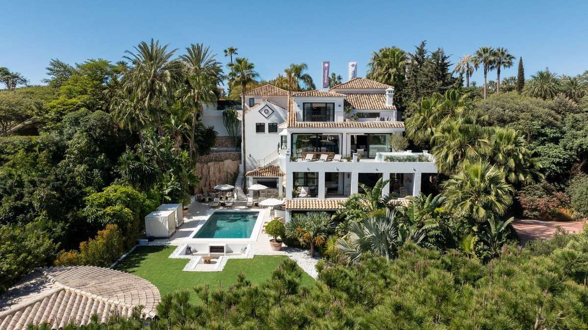 Detached Villa of 7 bedrooms