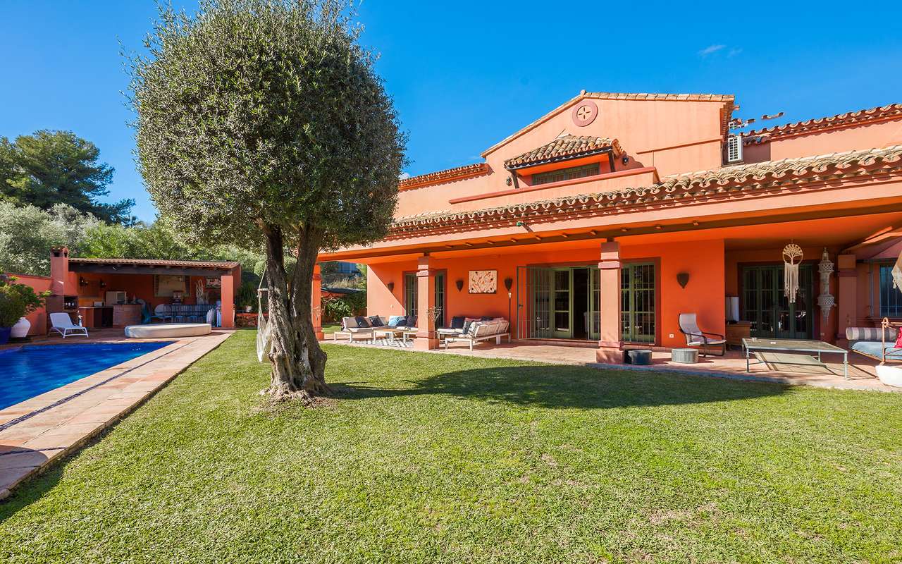 Detached Villa of 5 bedrooms