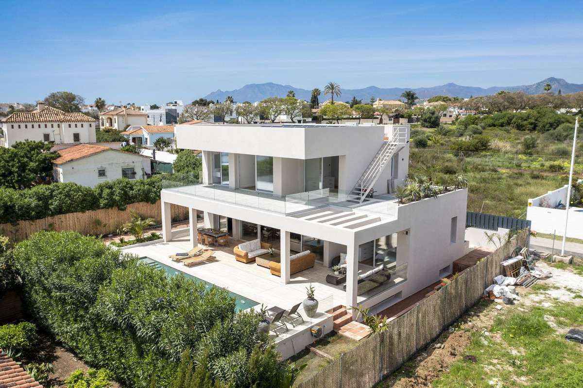 Villa en primera línea de playa en San Pedro de Alcántara