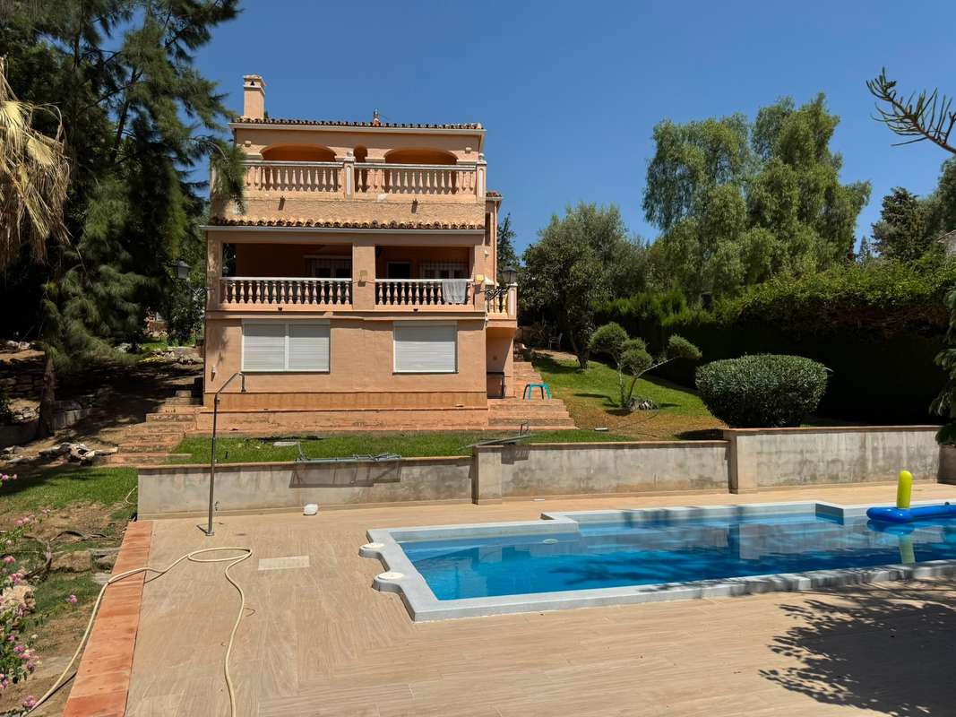 Detached Villa of 7 bedrooms