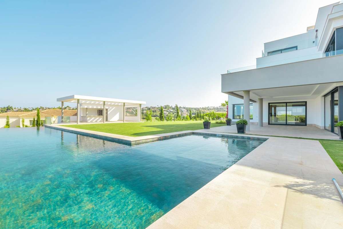 Detached Villa of 6 bedrooms