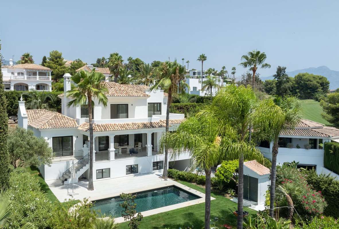 Detached Villa of 6 bedrooms