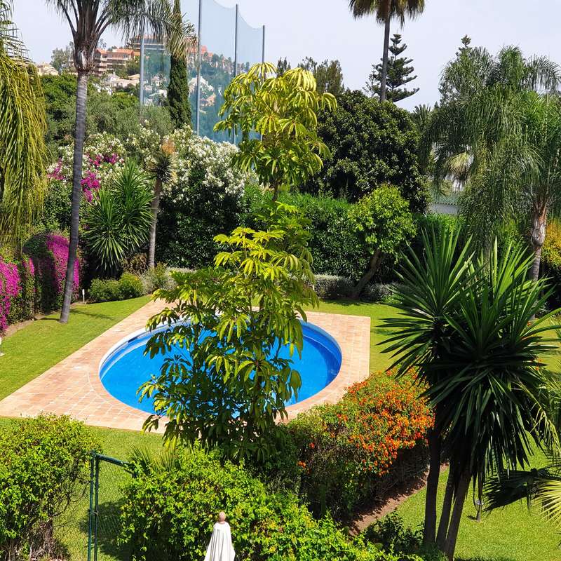 Villa Pareada de 5 dormitorios en Nueva Andalucía