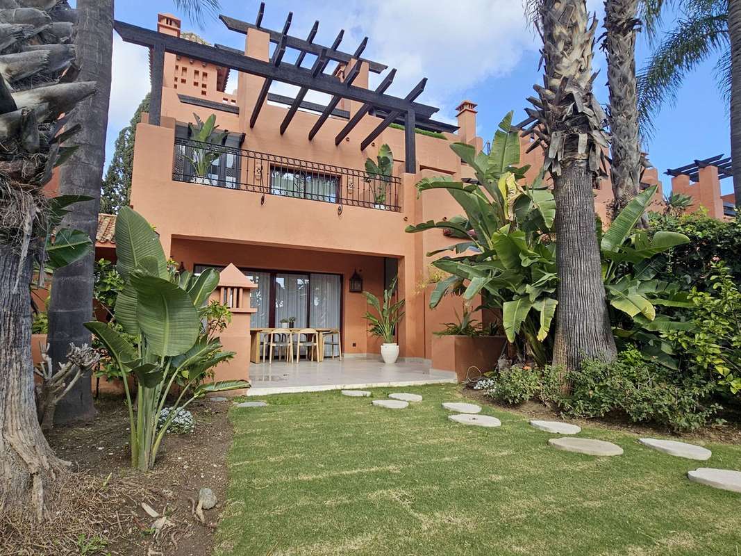 Property in Altos de Puente Romano in Marbella