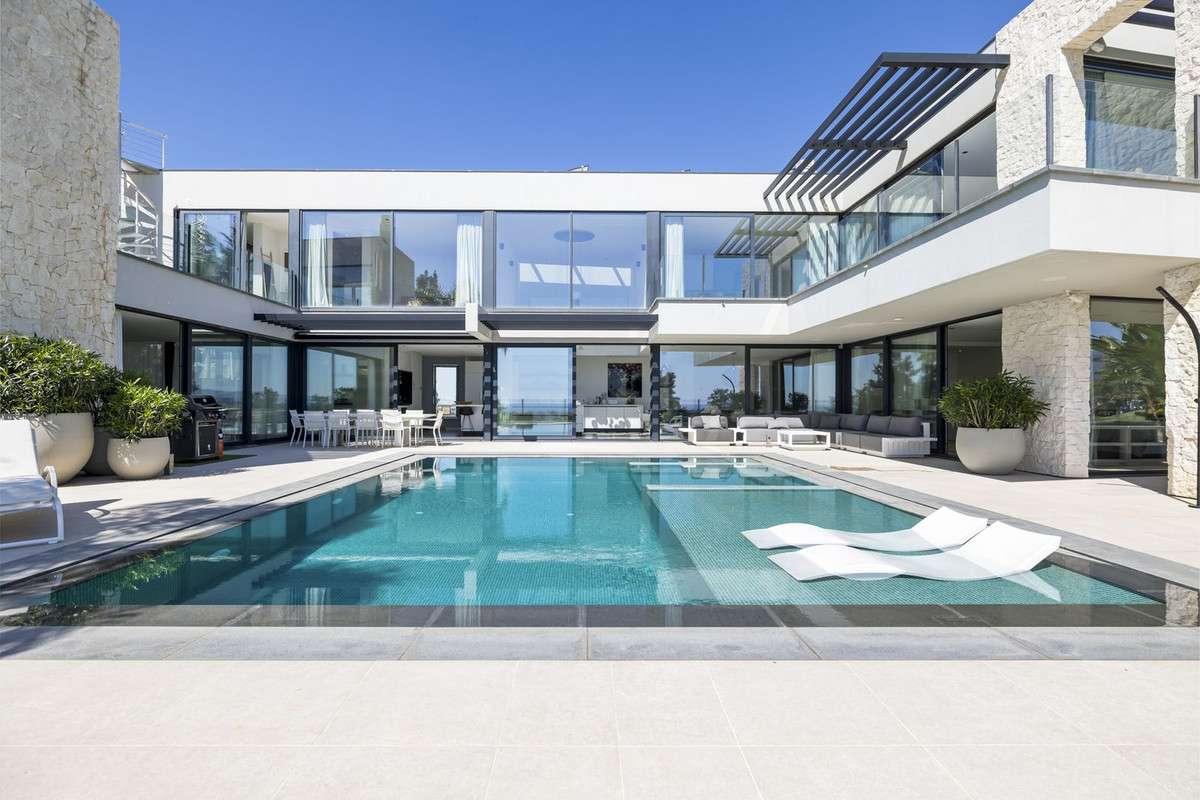Detached Villa of 5 bedrooms