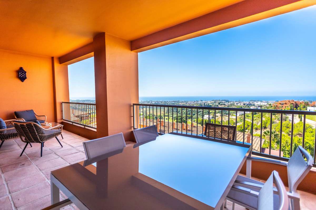 Apartment with sea view in Benahavís